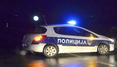 "IZVADIO JE PIŠTOLj I KOLEGA JE ODMAH SKOČIO NA NjEGA..." Policajac ranjen tokom borbe sa nasilnikom koji je SEKIROM I ORUŽJEM tukao goste kafane